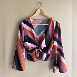 ✌️4/$20✌️ Front knot blouse